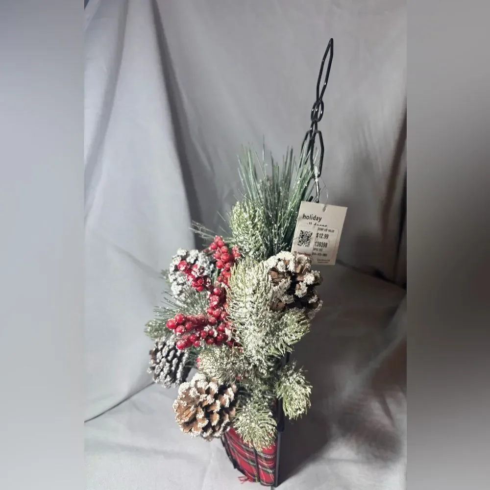 🎄❤️🎄 New! Christmas Floral Arrangement Ready to Hang Holiday Home Decor NWT